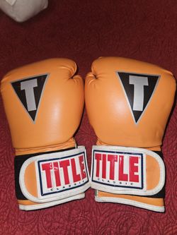Title Classic Style Boxing Gloves