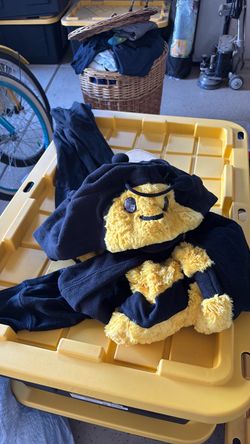 Adult Bee M/L onesie