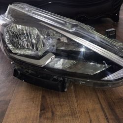 Headlight Assembly-Regular TYC 20-9793-00 fits 16-19 Nissan Sentra