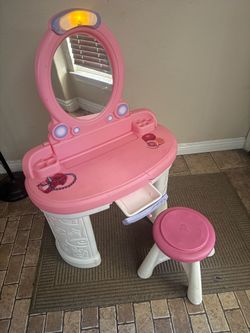 Step2 Vanity Set Play Dresser