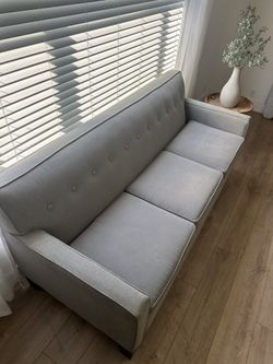 Beautiful Light Grey Couch With Wooden Base 🛋️.  FREE DELIVERY 🚚🚚