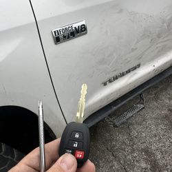 Automobile Keys -/ Llaves De Carro