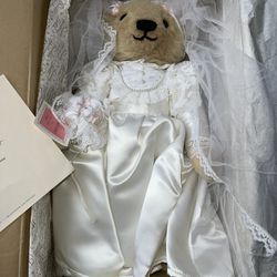 Franklin Mint Edwina The Teddy Bear Bride Certified Wedding Bear.  Size 17