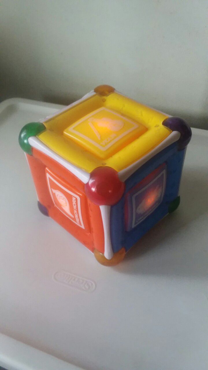 (GENTLY USED) MUNCHKIN MOZART MAGICAL CUBE. ASKING $15