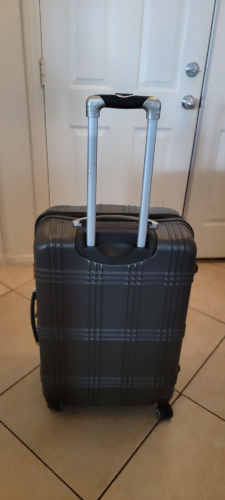 Movera Hawaii Wheel Hard Case Spinner Luggage for Sale in Las Vegas, NV ...