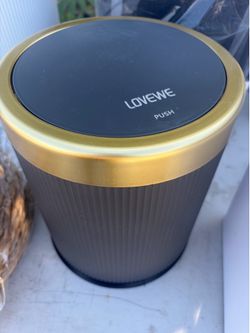 Black trashcan