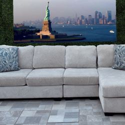 (Free Delivery 🚚) Gray Ashley Furniture 3-Piece Sectional Couch w/Chaise