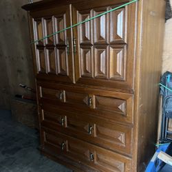 Dresser 