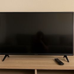 70” 4K HDR Smart TV (M70-E3) – Like New w/ Remote