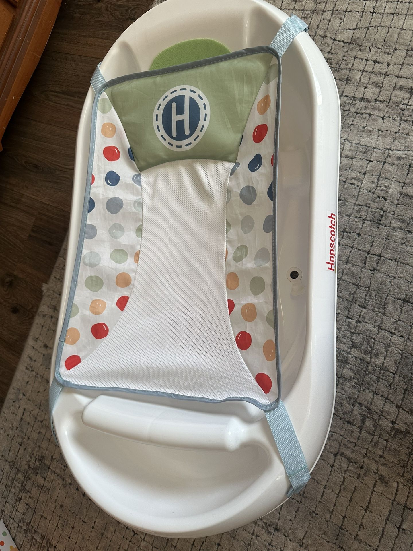 Hopscotch Newborn Toddler Bath