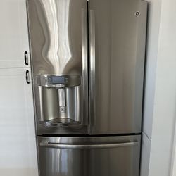 GE French Door Fridge With Water Spicket