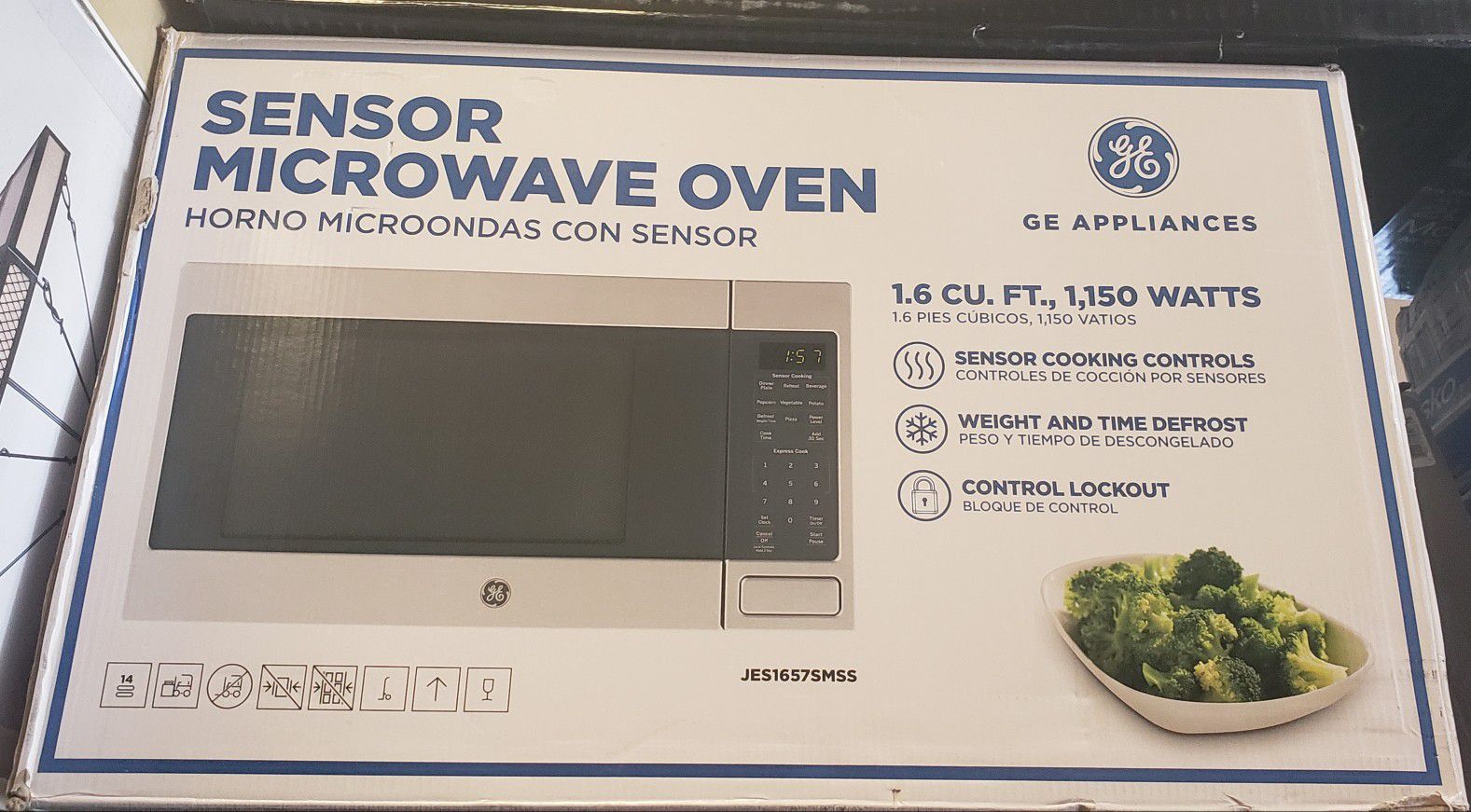 GE 1.6 Cu. Ft. Countertop Microwave Oven