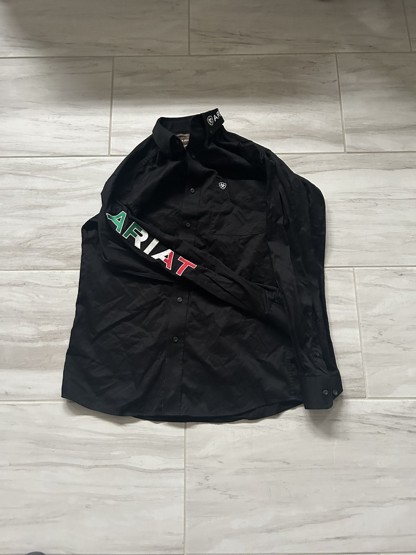 Ariat Long Sleeve dress up shirt Mens Size M