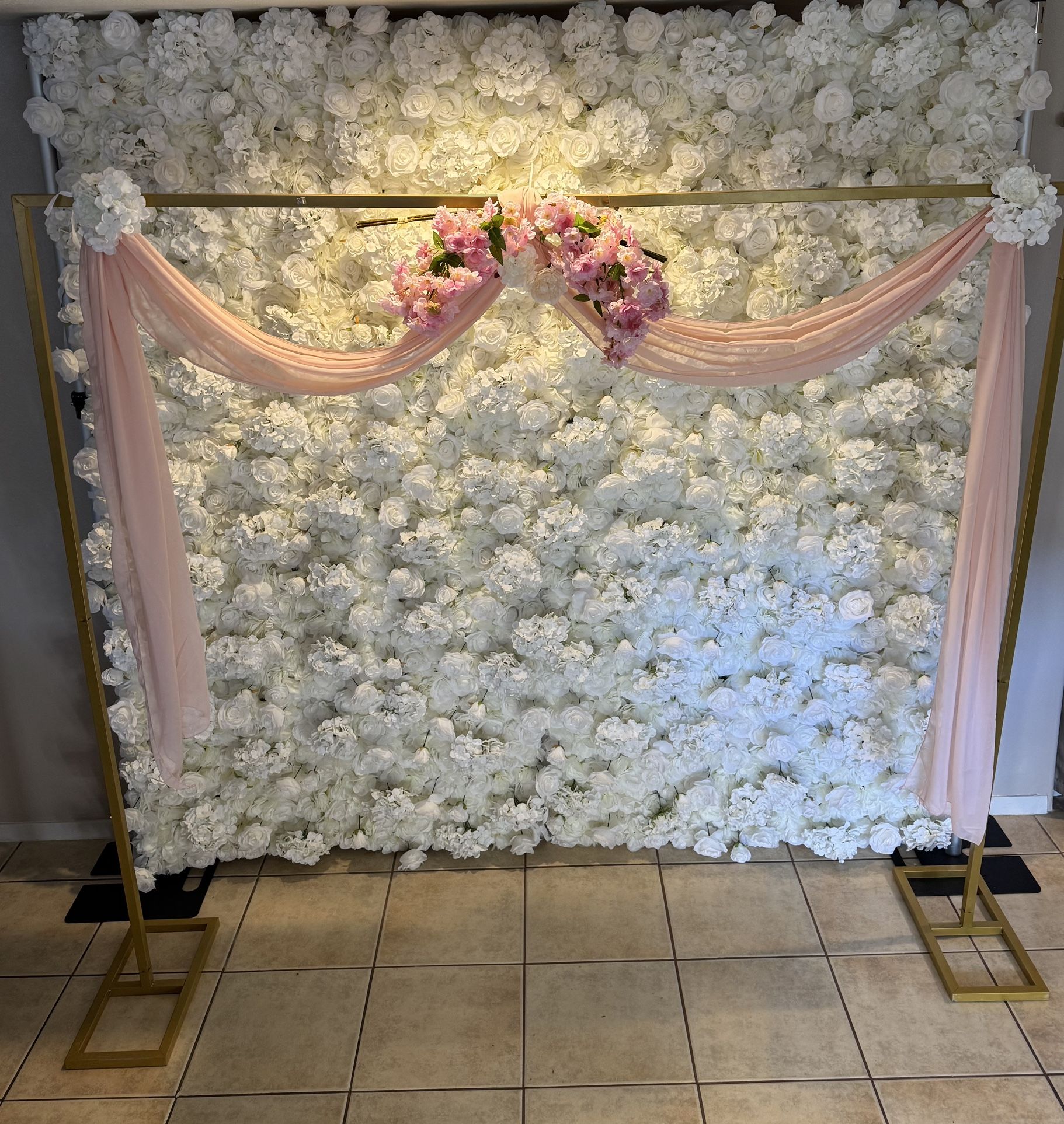 White Flower Wall. 600