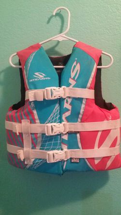 Stern life vest. ..size small youth..fits 59-90 pounds..great condition!