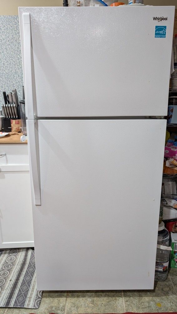 Whirlpool -14.3 Cu. Top Freezer Refrigerator _ White