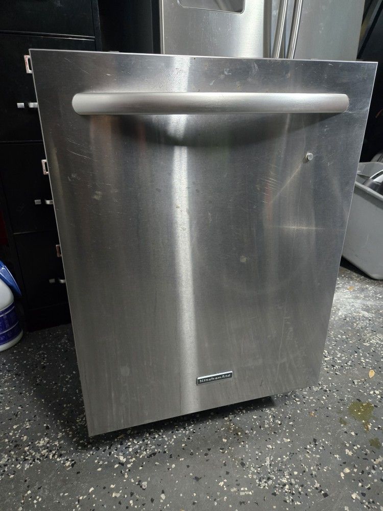 **KitchenAid Dishwasher – Model KUDC10FXSS1 – Very Good