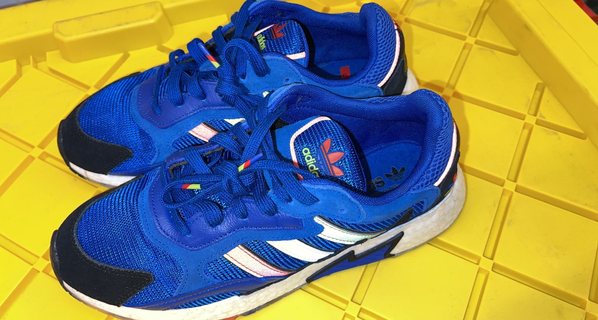 Adidas Sneakers