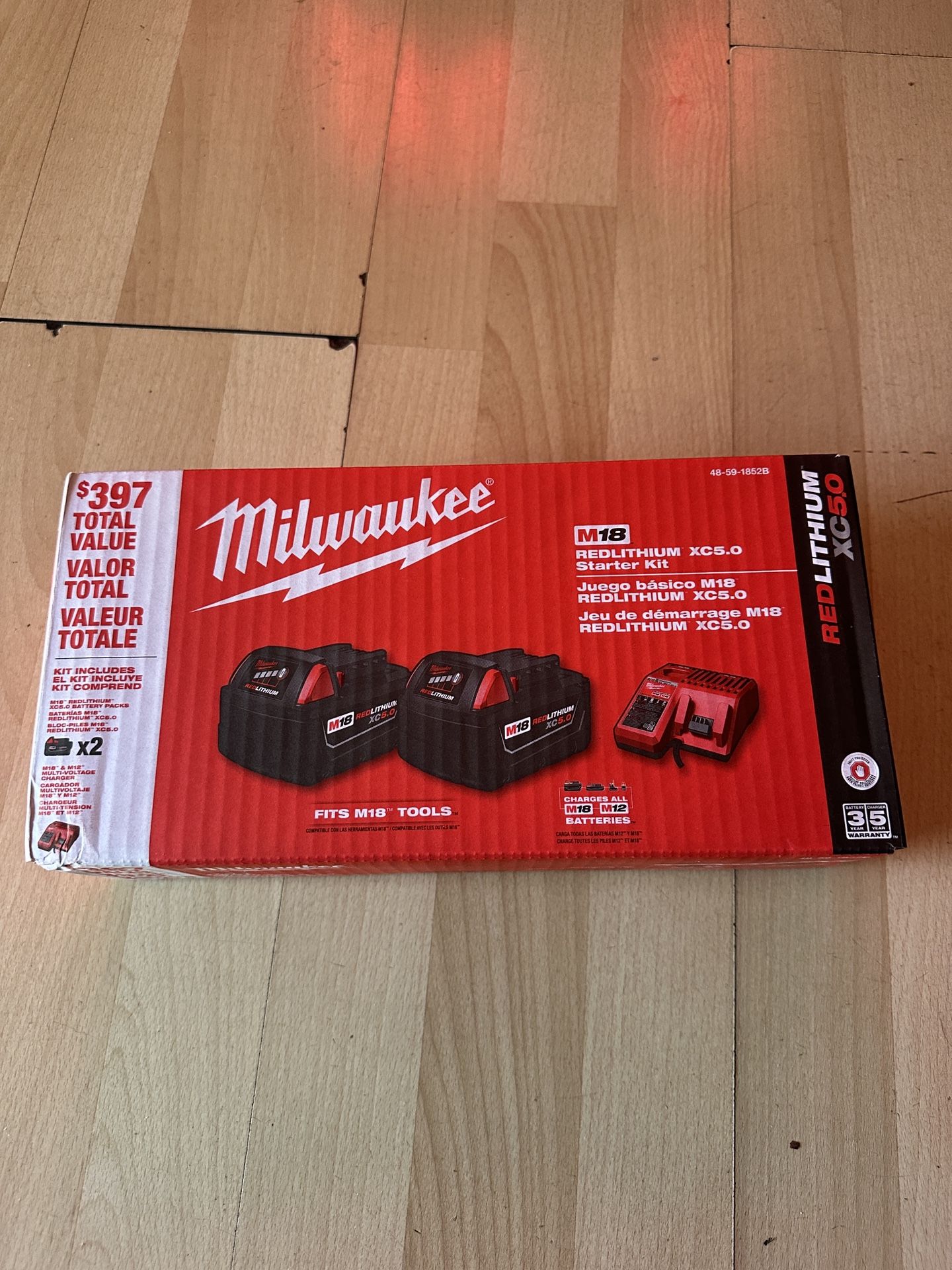 Milwaukee 2 Batteries And Charger / 2 Baterias Y Cargador