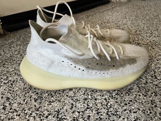 Yeezy 380 calcite glow size 14.5
