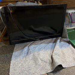 43” Insignia Tv. Needs To Be Wall Mounted Nothing Wrong Just Upgraded Have Used It For Years Just Don’t Want To Throw It Out