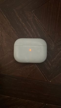 Apple AirPods Pro Charging Case