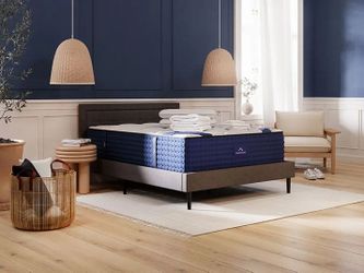 Dreamcloud Mattress.     Dream Cloud 14" Thick Cal- King  Mattress  - Luxury  Hybrid Memory Foam 