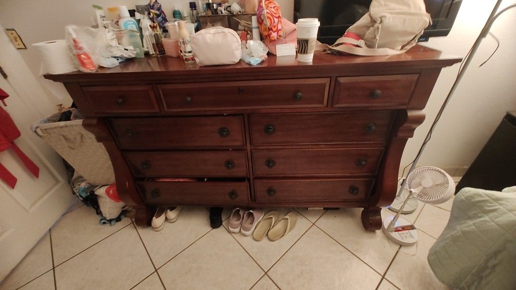Dresser