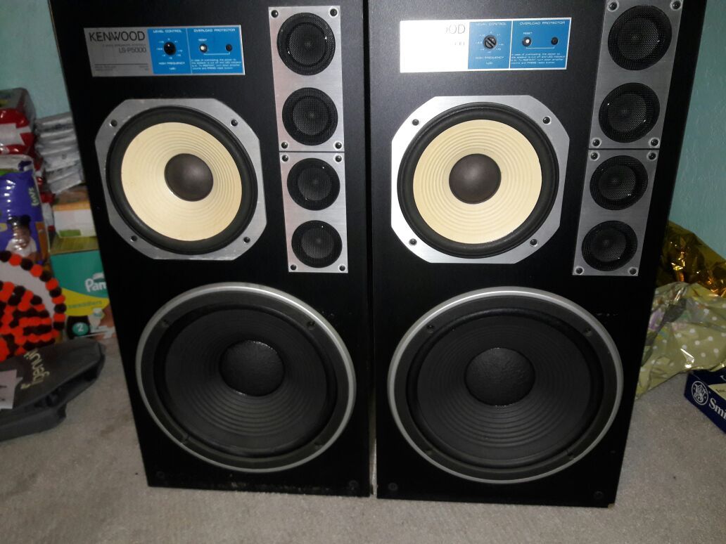 Very nice Kenwood vintage speakers model number LSP 5000 these things Rock they are from 1983 and in good shape 4 being 1980's $150 hard to find