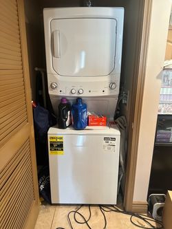 Stacked GE Washer/Dryer ( Gas )