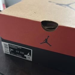 Air Jordan 12 retro size 7 1/2 men