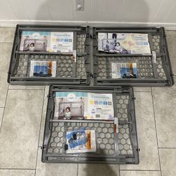 Expandable Pet Gate / Baby Gate - Fits Openings 28” - 42”