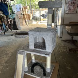   Cat Tower -Brand New 