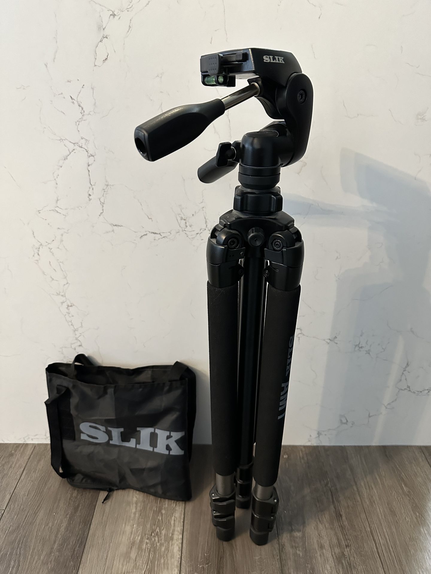 SLIK Pro 700 DX Tripod with 700DX 3-Way, Pan-and-Tilt Head - Titanium