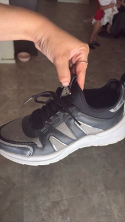 Guess tennis shoes