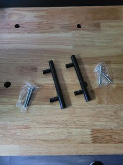 Cabinet handles for kitchen or bathroom.