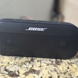 Bose SoundLink Flex 435910 IP67 Waterproof/Dustproof Portable Bluetooth Speaker