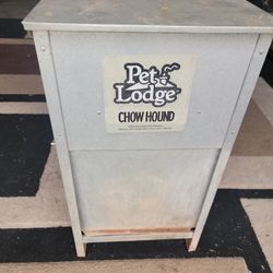 Dog Feeder