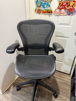 Herman miller Aeron ( SIZE C ) Office  Chair .