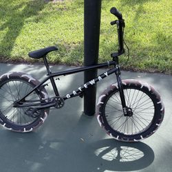 Cult Gateway BMX Bike