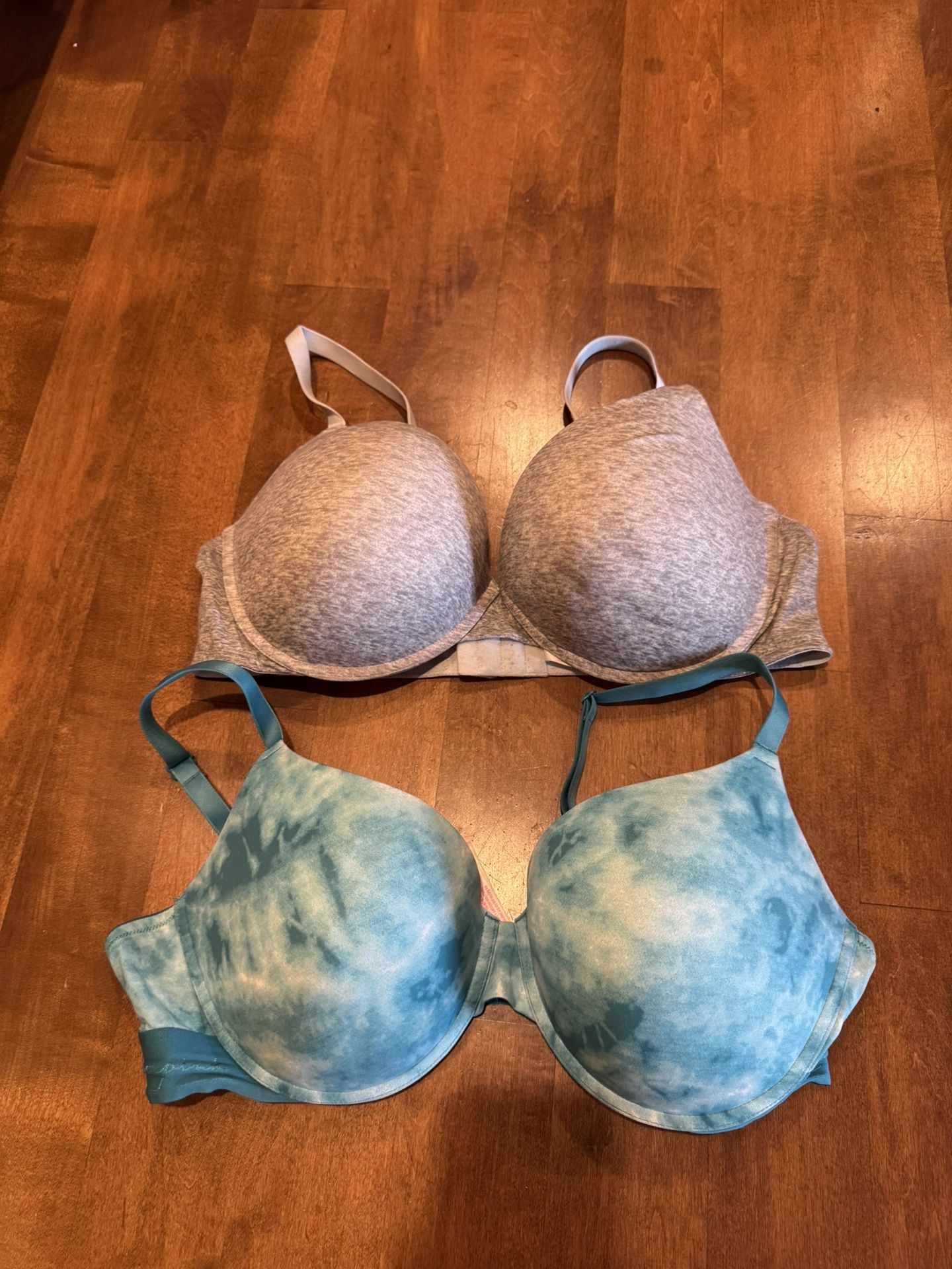 Woman’s Victorias Secret Pink Bra Bundle Shipping Available