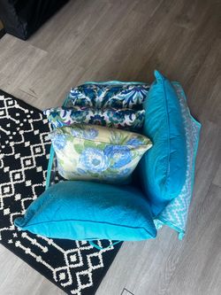 Mixed Decorative Throw Pillow Set