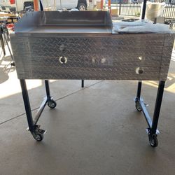Taco cart trays included and top shelf