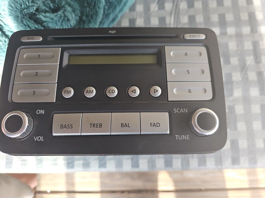  VW Jetta  OEM Radio 
