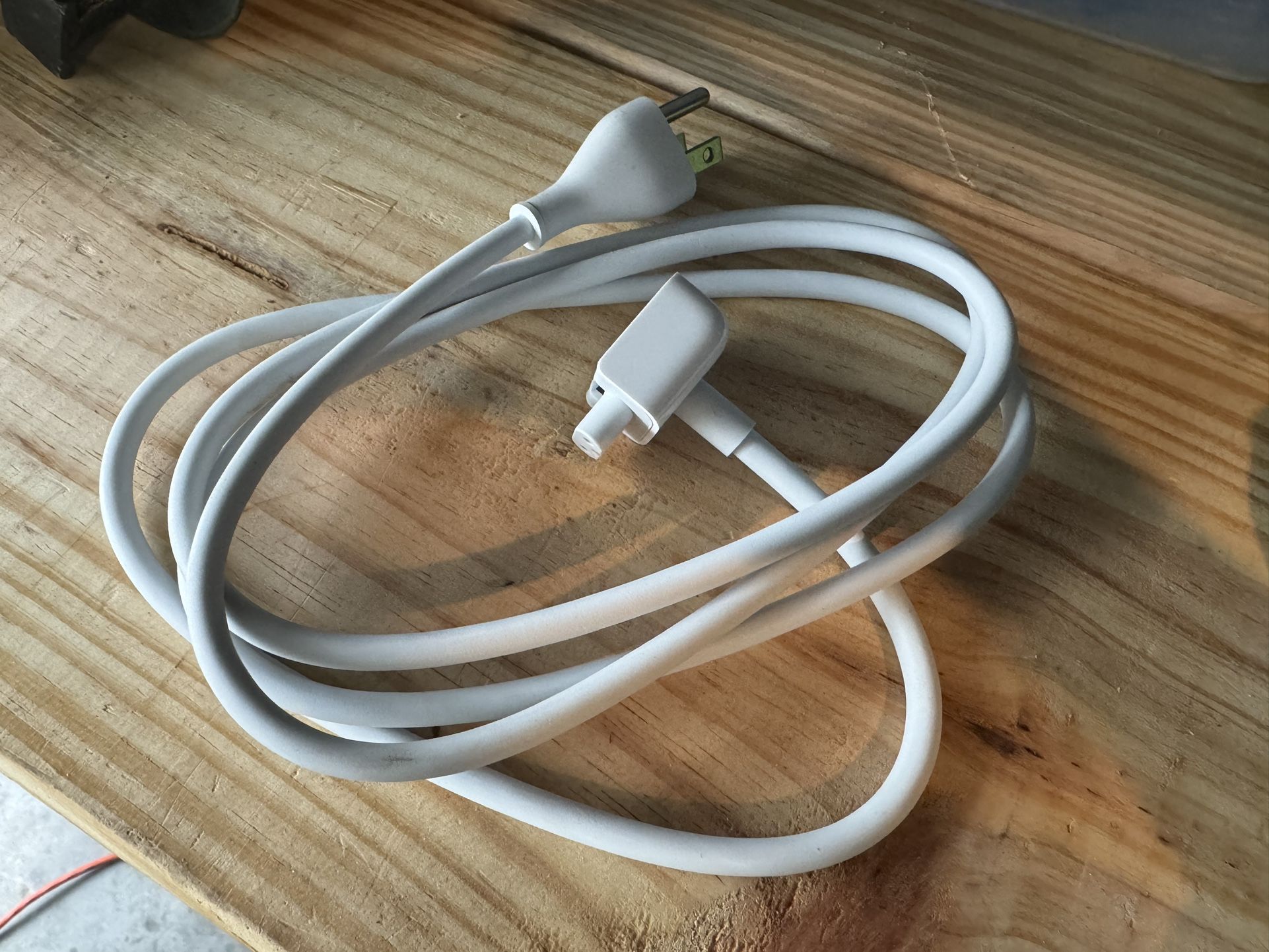 Apple MacBook Power Adapter