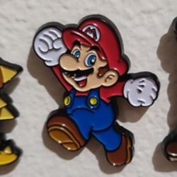 Super Mario Series 1 Princess Mario Pin
