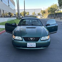 2000 Ford Mustang