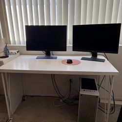 White desk with wheels