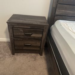 Bed With 2 End table