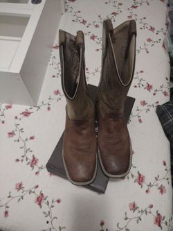 Boy boots size 6
